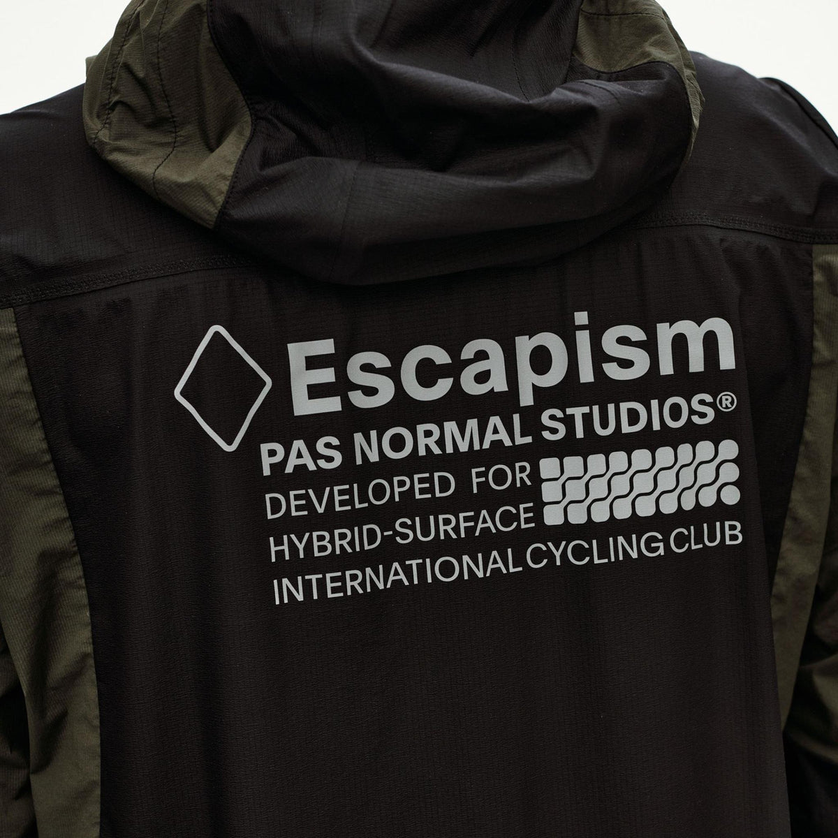 Pas Normal Studios Escapism Hooded Lightweight Jacke - Schwarz
