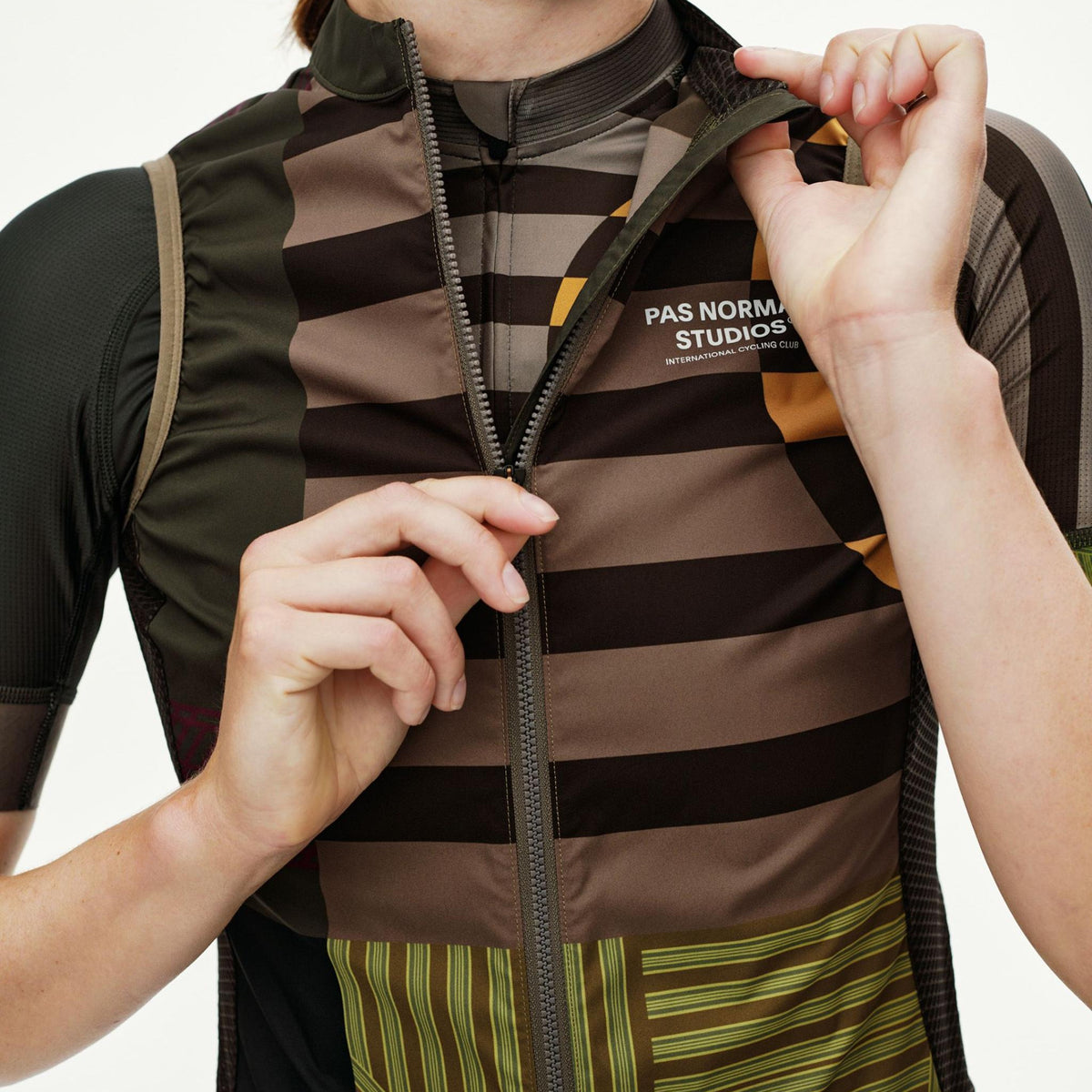 Women's Pas Normal Studios Mechanism Stow Away AOP International Gilet - Green