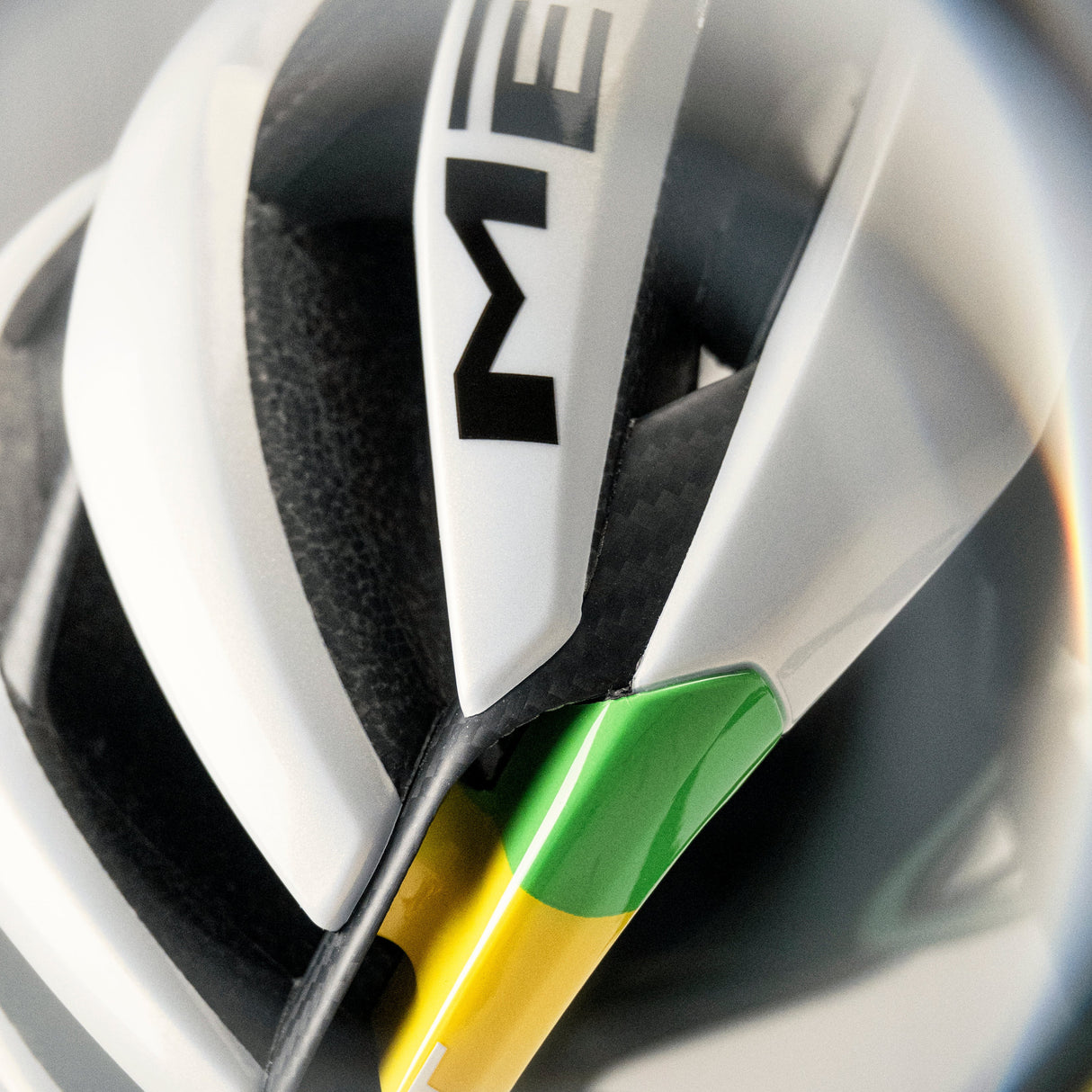 Casco Met Trenta 3K Carbon Mips Tadej Pogacar - Rainbow Limited Edition