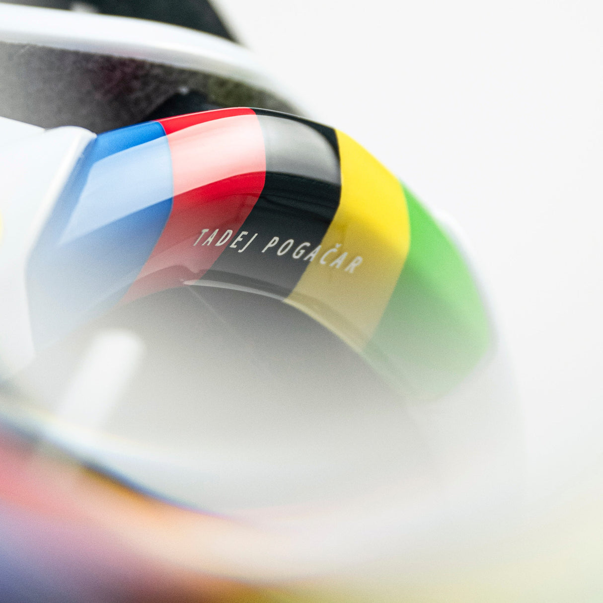 Casco Met Trenta 3K Carbon Mips Tadej Pogacar - Rainbow Limited Edition