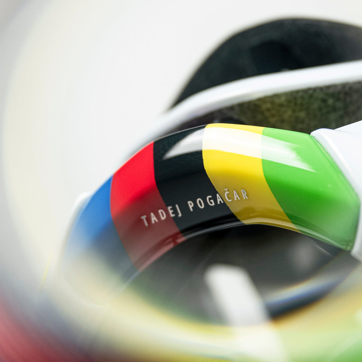 Casco Met Trenta 3K Carbon Mips Tadej Pogacar - Rainbow Limited Edition