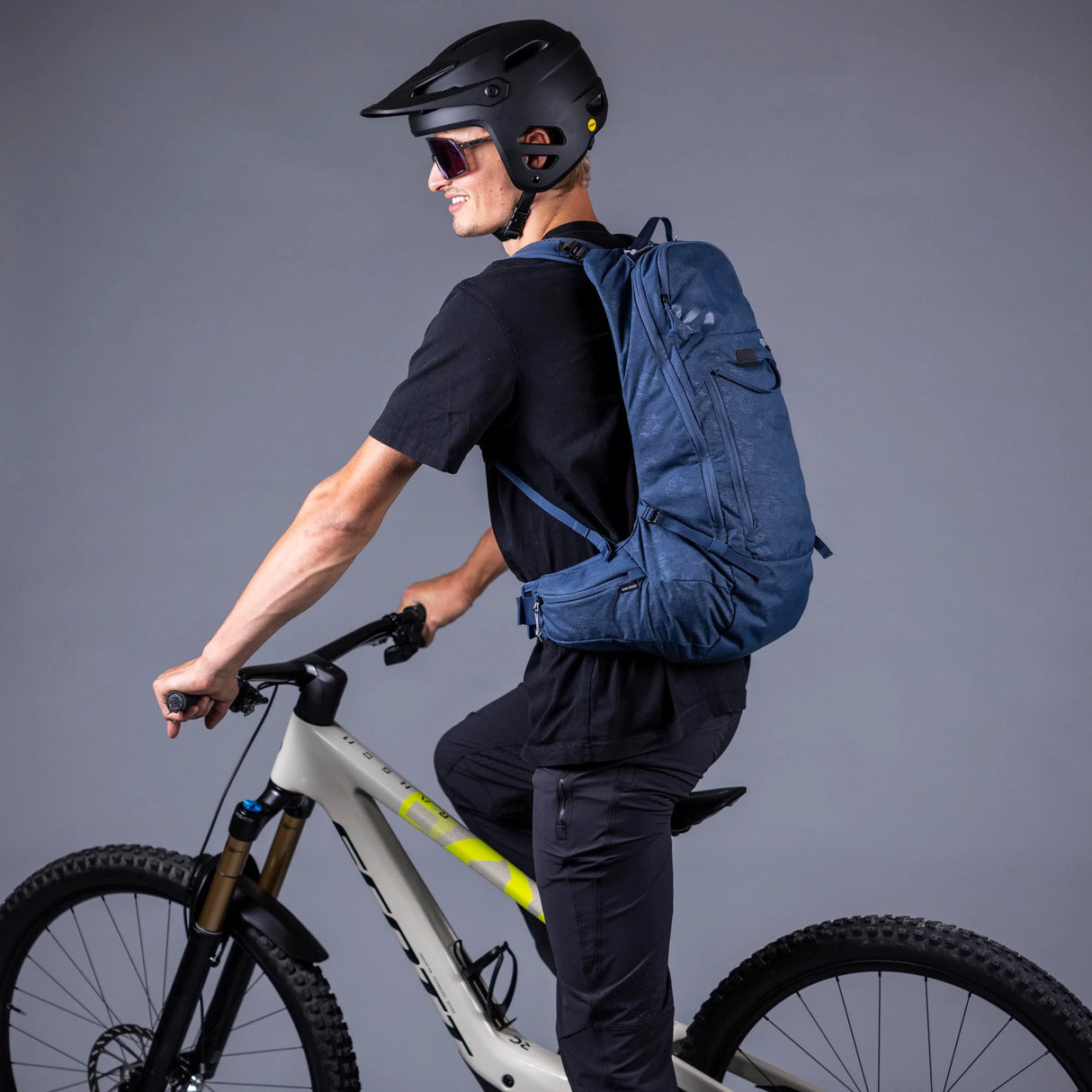 Zaino Evoc Trail pro 16 - Blu Evoc