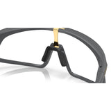 Occhiali Oakley RSLV - Matte Carbon Photochromic - D