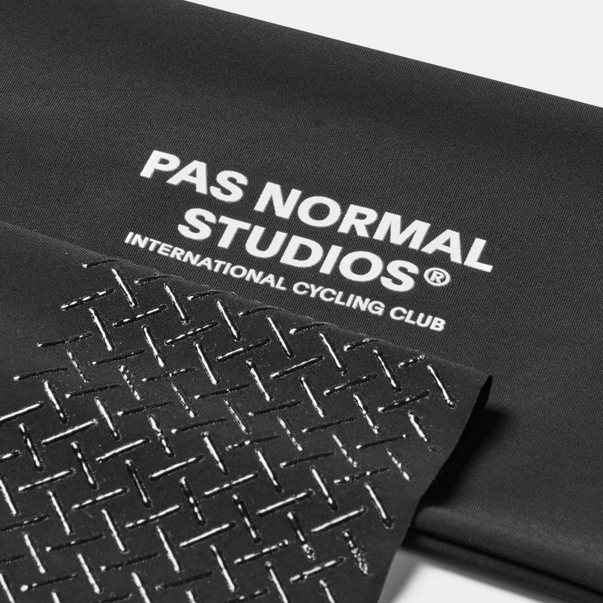 Manicotti Pas Normal Studios Logo UV Armwärmer - Schwarz