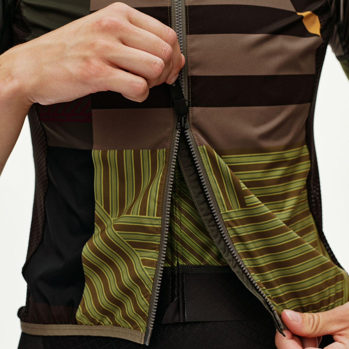 Women's Pas Normal Studios Mechanism Stow Away AOP International Gilet - Green