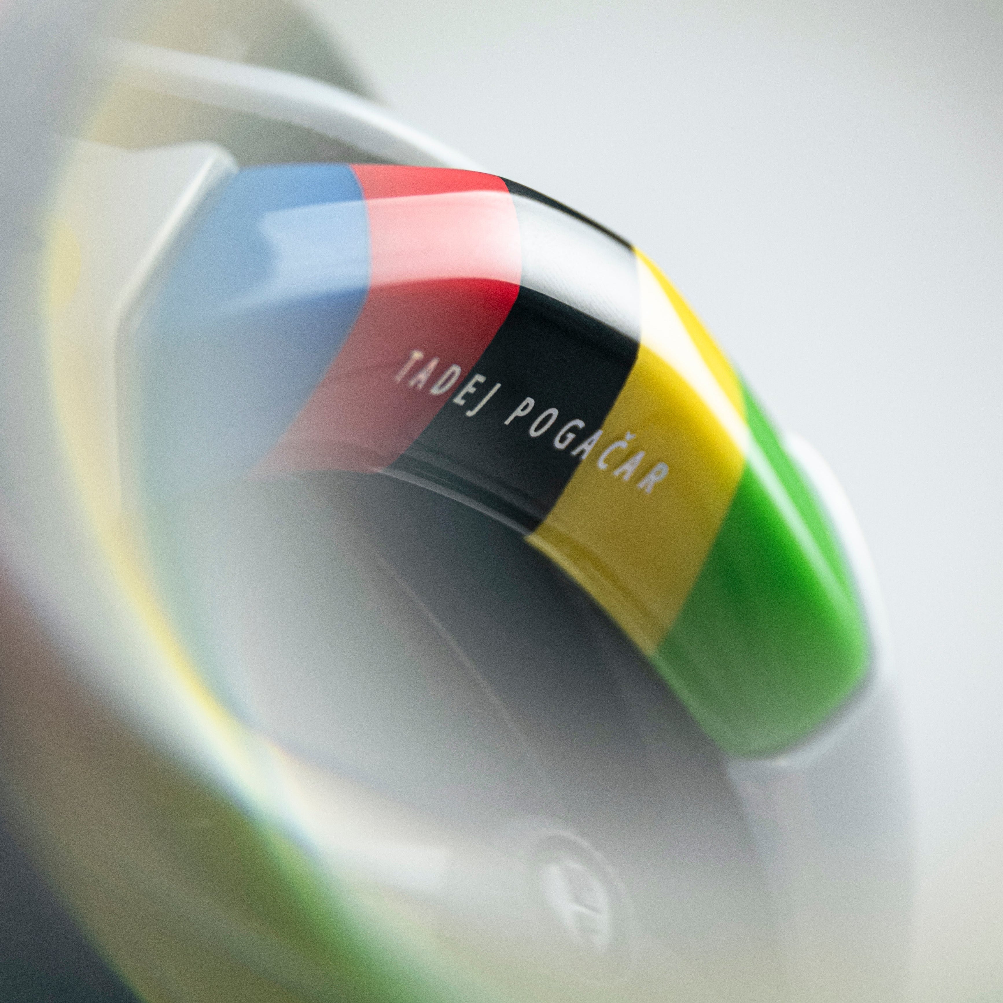 Casco Met Trenta 3K Carbon Mips Tadej Pogacar - Rainbow Limited Edition