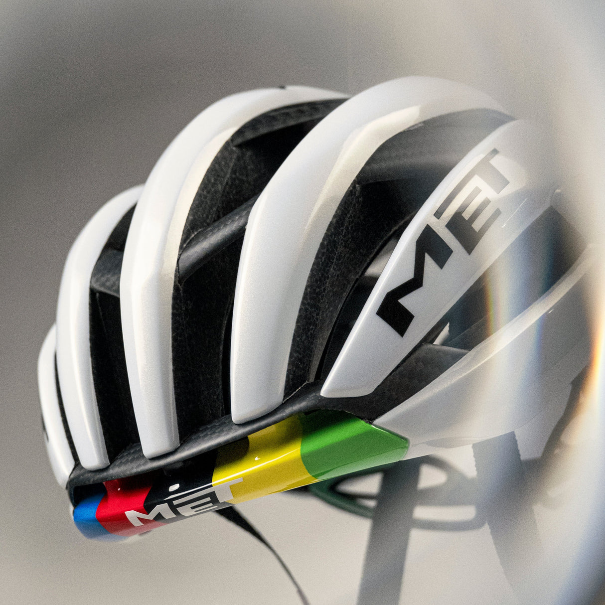 Casco Met Trenta 3K Carbon Mips Tadej Pogacar - Rainbow Limited Edition Met Helmets