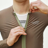 Langarmtrikot Pas Normal Studios Escapism - Stone Brown